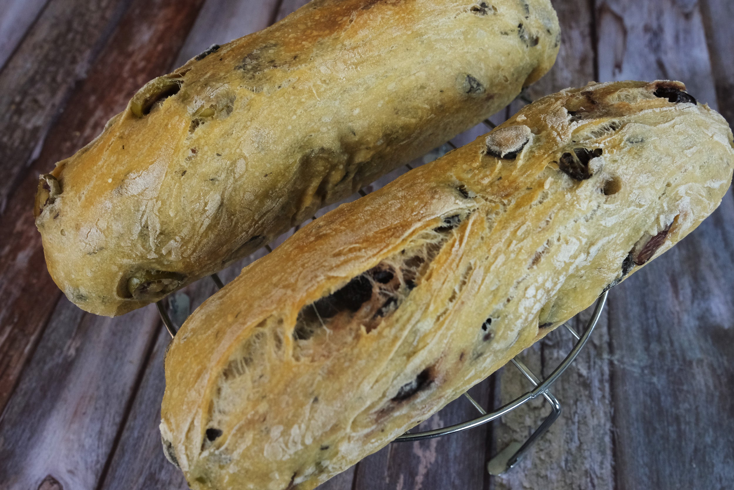No Knead Olive Bread – Crucible Cookware