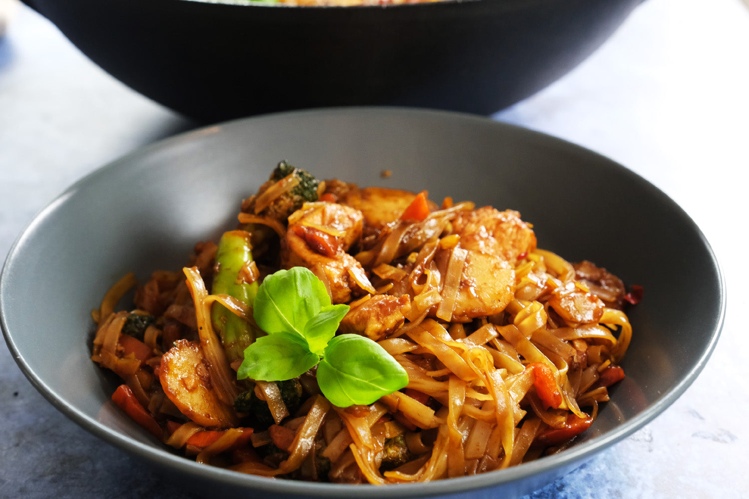 Drunken Noodles with Chicken in a Cast Iron Wok – Crucible Cookware