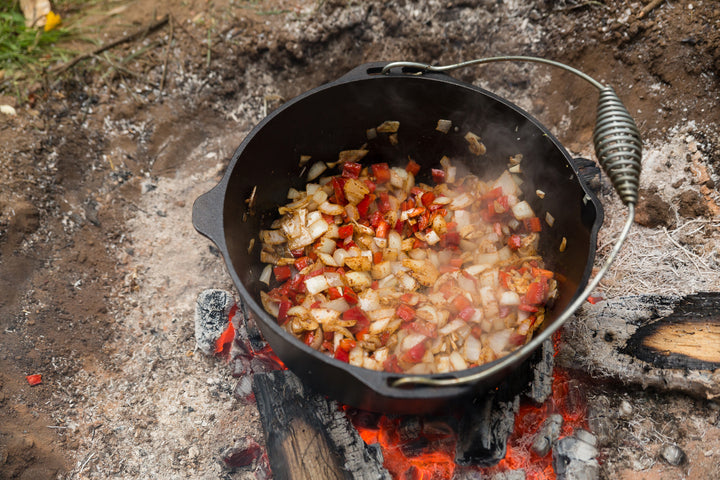 Чугунный походный Dutch Oven с ножками - 4.1 qt (3.9 L), включая подъемник крышки и подставку для крышки