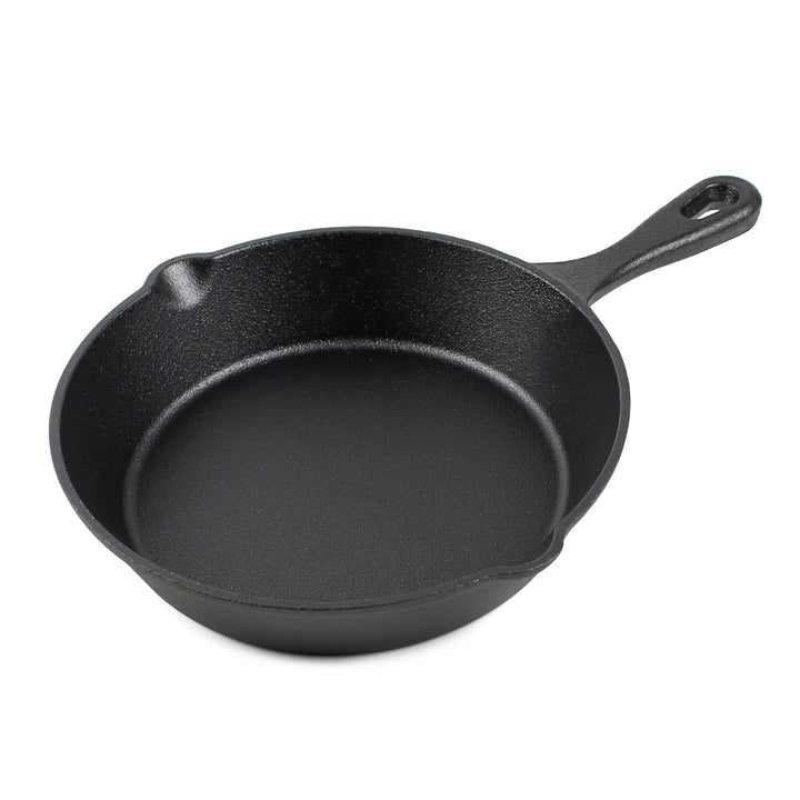 Zestaw patelni żeliwnej (8 cali/20 cm), silikonowa łapka, szklana pokrywka, środek do czyszczenia żeliwa, skrobak