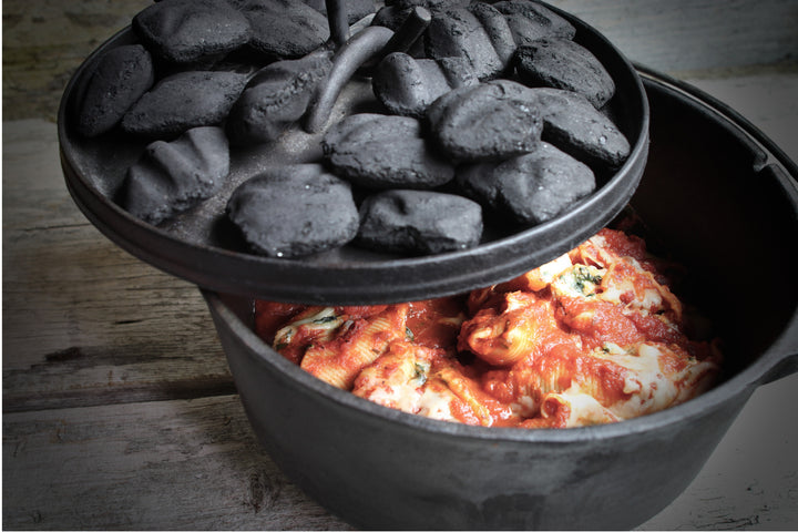 Чугунный походный Dutch Oven с ножками - 4.1 qt (3.9 L), включая подъемник крышки и подставку для крышки