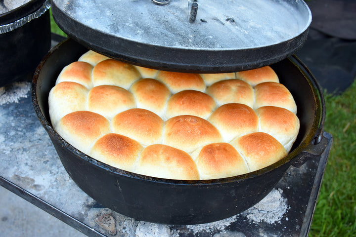 Чугунный походный Dutch Oven с ножками - 4.1 qt (3.9 L), включая подъемник крышки и подставку для крышки