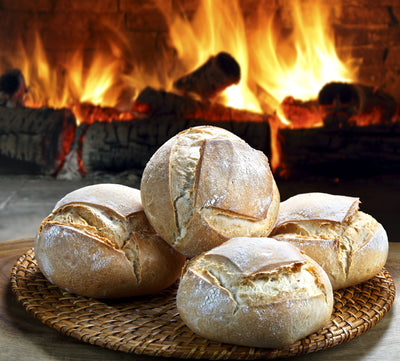 لماذا نخبز الخبز في فرن هولندي أو في صينية خبز من الحديد الزهر بغطاء؟