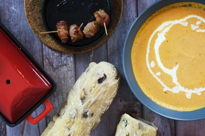 Geröstete Tomatensuppe mit gegrilltem Käse aus Olivenbrot