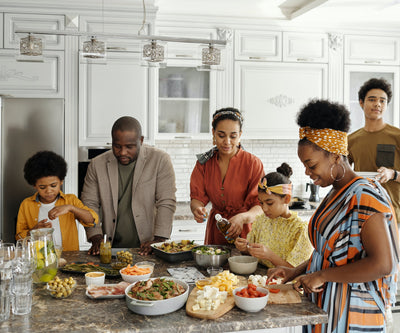Perhemuistojen luominen: Viikonloppuisin kotona syömisen ja ruoanlaiton tärkeys