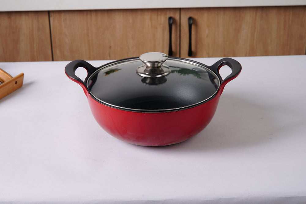 Enameled cast iron balti dish with glass lid