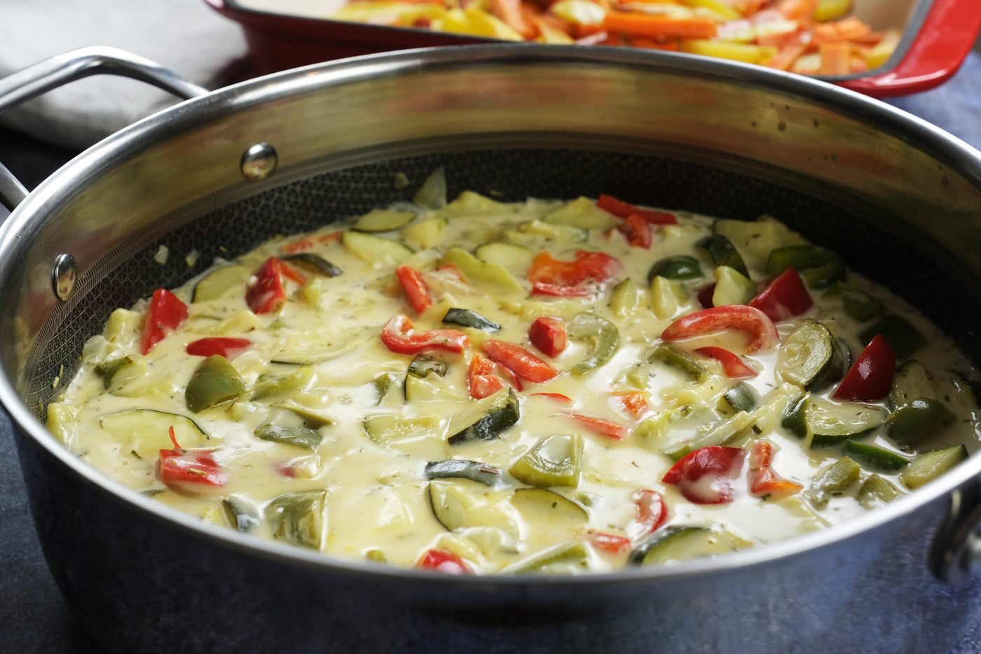 Hybrid Nonstick Sauté Pan – 28 cm (11”) Tri-Ply Stainless Steel with Loop Handles + Tempered Glass Lid, 5 L Capacity