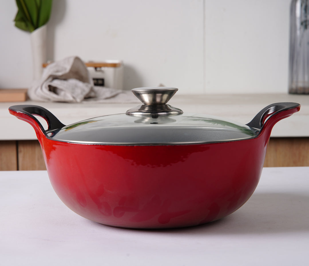 Enameled cast iron balti dish with glass lid