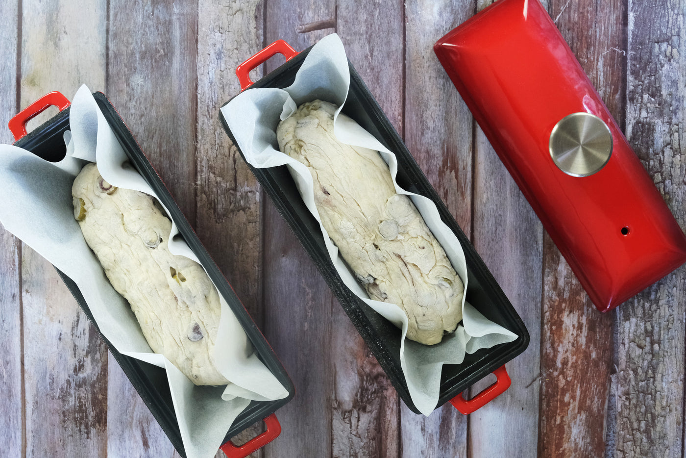 Emaillierte Brotform aus Gusseisen mit Deckel – ofenfeste Form zum Backen und Kochen – Kastenform